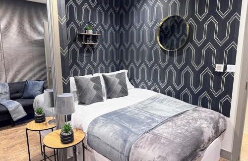 Maidstone Apartment | Luxury Studio Suite Town Centre Short Stay