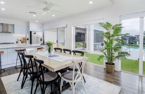 Moreton Bay Region House | Luxury & Style on the Canal