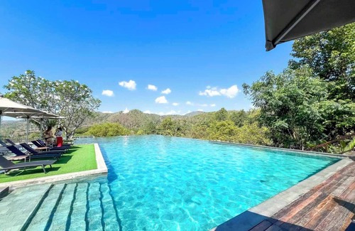 Ban Pong Apartment | Luxury Suite at 5-Star Scenic Resort & Escape