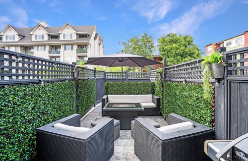Central Okanagan House | Luxury Suite Located Downtown Kelowna Minutes away from the beach with Patio