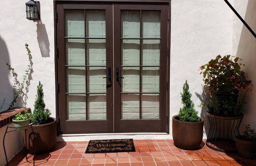 Downtown Knoxville Villa | Luxury Suite near University of Tennessee campus, pet friendly