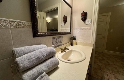 Thamesville Resort | Luxury Suite Private Indoor Pool Alpaca Retreat