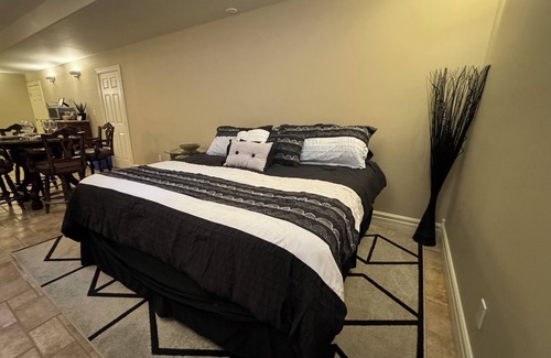 Thamesville Resort | Luxury Suite Private Indoor Pool Alpaca Retreat