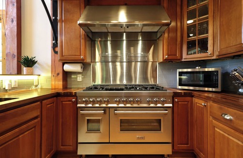 Spring Mills Cabin | Luxury Timber Frame Mountaintop Lodge, Stunning Views, 5 Suites, Chef's Kitchen