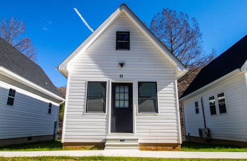 Albertville House | Luxury Tiny Home #11 at Sweet Springs