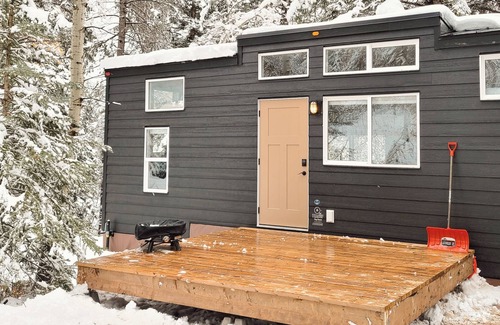 Bellevue Cabin | Luxury Tiny Home Cabin, 2 Bedrooms, can sleep 5
