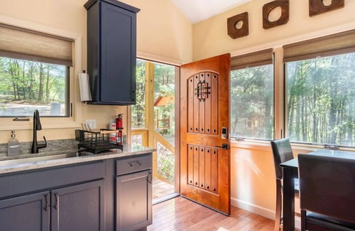 Marshall Cabin | Luxury Treehouse - Oak Treehouse - Near Asheville - Pet Friendly