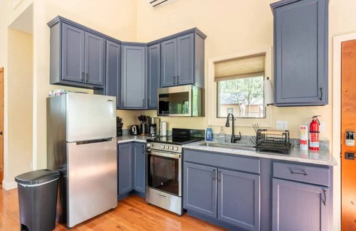 Marshall Cabin | Luxury Treehouse - Oak Treehouse - Near Asheville - Pet Friendly