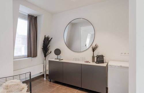 Kristus-Koning Apartment | Luxury two-room suite with balcony near city center