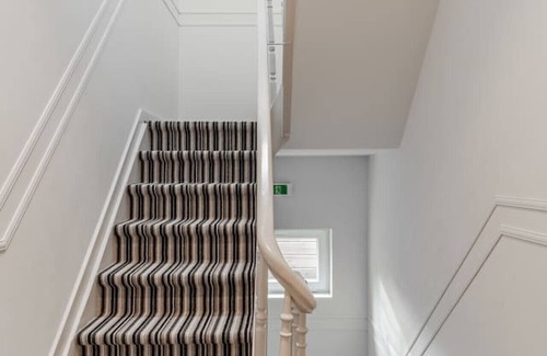 Kristus-Koning Apartment | Luxury two-room suite with balcony near city center
