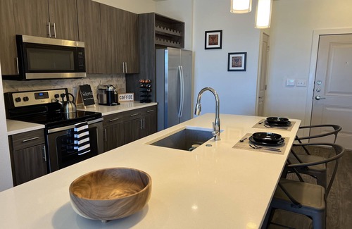 Meridian House | Luxury Unit with Countless Amenities