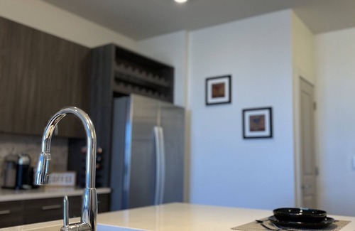 Meridian House | Luxury Unit with Countless Amenities