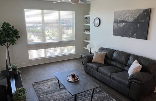 Meridian House | Luxury Unit with Countless Amenities