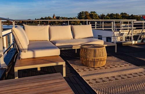 Ribnitz Boat Rental | Luxury vacation on the floating house at the coast of the Baltic Sea