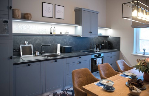 Friedeburg Apartment | Luxury vacation apartment tom Brok in Karl-Georgs-Forst; dogs welcome