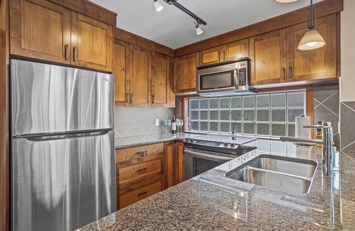 Canmore Condo | Luxury Vacation Corner Penthouse Suite