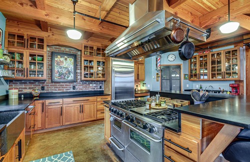 Vashon Island House | Luxury Vashon Vacation Rental w/Beach Access!