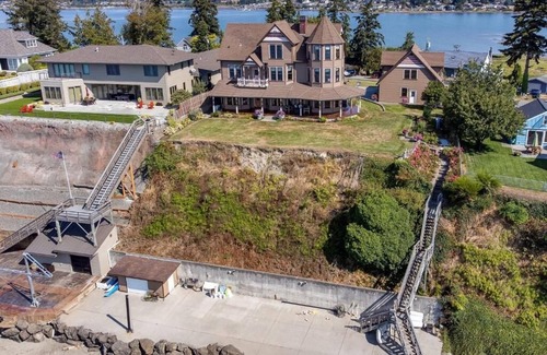 Tulalip House | Luxury Victoria Home Bayfront w/Private Beach in the Heart of the City!