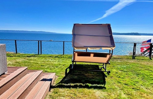Tulalip House | Luxury Victoria Home Bayfront w/Private Beach in the Heart of the City!
