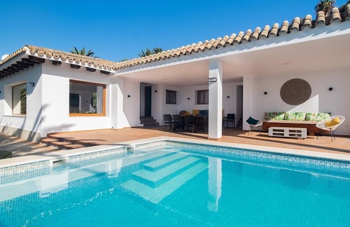 Atlanterra Villa | Luxury villa in 'Playa Atlanterra' with Sea View, Pool, Garden & Wi-Fi