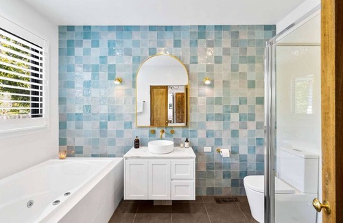 Daylesford Villa | Luxury villa - a stones throw from the lake