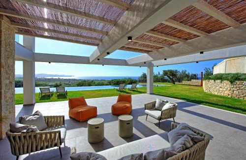 Almiros Beach Villa | Luxury Villa Ebellina by PosarelliVillas