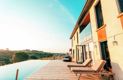Aragon Villa | Luxury villa, heated infinity pool, hot tub near Carcassonne, South of France