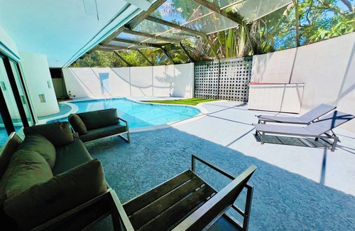 Cutler Bay House | Luxury Villa/Heated Salt Pool/Pool Table/Blackout Blinds/Sleeps 14