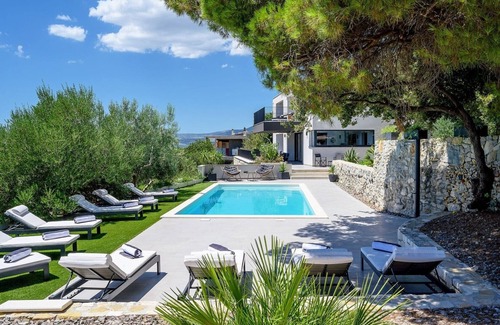 Kastel Kambelovac Villa | Luxury Villa Yara with a Private Pool, Gym, Sauna, and Sea View