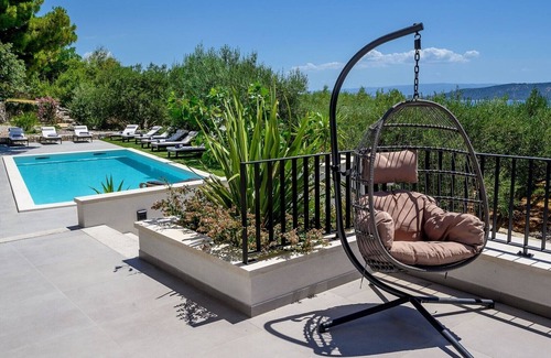 Kastel Kambelovac Villa | Luxury Villa Yara with a Private Pool, Gym, Sauna, and Sea View