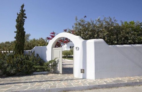 Limni Vouliagmenis Villa | Luxury Villa in Loutraki with private pool and spacious outdoor space