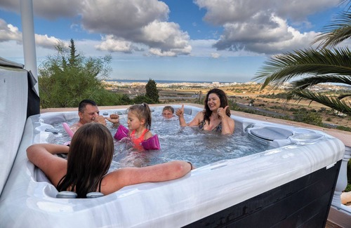 Funchal Villa | Luxury Villa * Large Pool * Hot tub * Elevated Ocean views * Beaches nearby