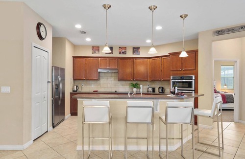 Crystal Cove House | Luxury Villa/Private Pool +Spa/15 Min to Disney! Family-friendly and relaxing!
