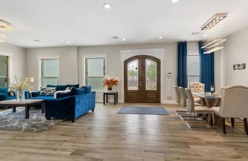 Lawndale/ Wayside Villa | Luxury Villa Resort-Sleeps 20