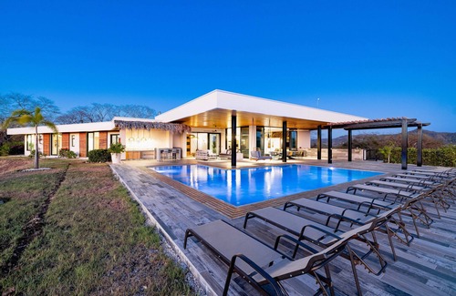 Matapalo Villa | Luxury Villa, Stunning Views! Sleeps 8