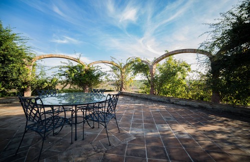 Cortona Villa | Luxury villa with amazing views, beautiful gardens and private pool