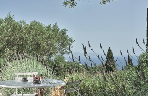 Skinaria Villa | LUXURY VILLA with Private Pool , Jacuzzi, Play Room, Boules Court & Olive Grove