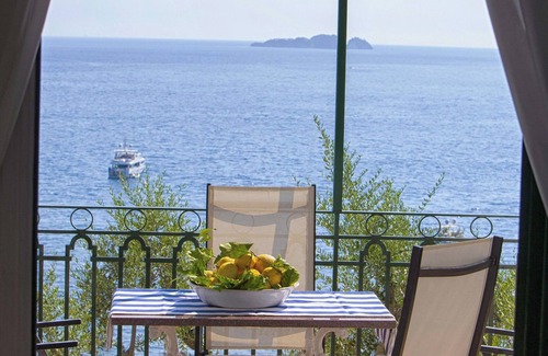 Arienzo Villa | Luxury Villa With Private Beach and Hot Tub in Positano