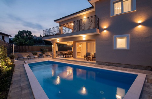 Linardici Villa | Luxury villa with salt pool, quiet location - TRAVELER Reiseburo KRK - ID 2389