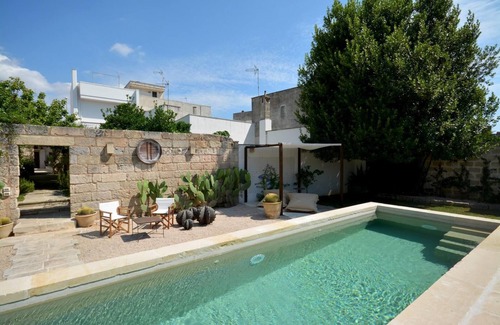 Ortelle Villa | Luxury villa with swimming pool near the sea