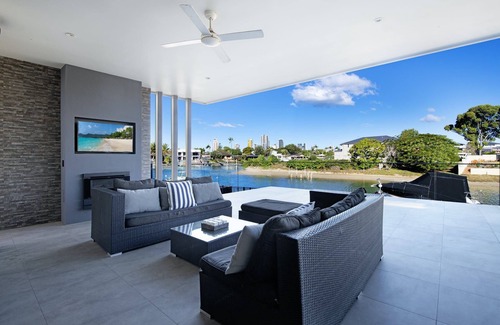 Surfers Paradise House | Luxury Villas Bluewater Oasis (Heated Pool)