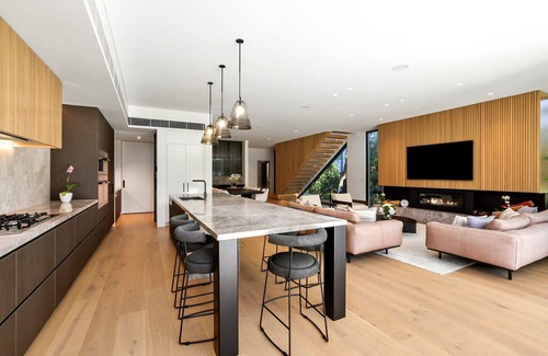 Clifton Gardens House | Luxury Villas Clifton Modern Luxe (Heated Pool)