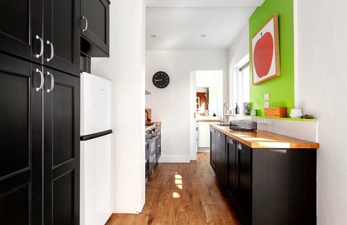 Collingwood House | Luxury Villas Little Charles (Pet Friendly)