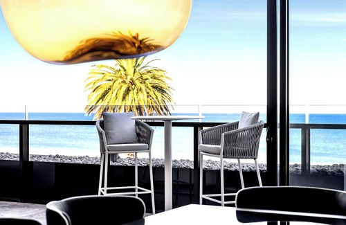 Albert Park Apartment | Luxury Villas The Parade Penthouse (Walk to beach)