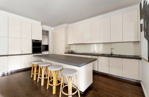 Prahran House | Luxury Villas Wynnstay House (Solar Heated Pool)