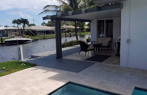 Imperial Point House | Luxury Waterfront Vacation Home! Heated Pool and Hot tub/Jacuzzi,5min to Beach