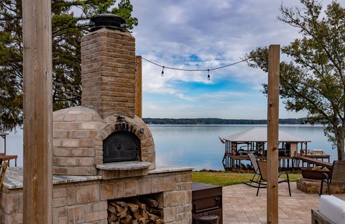 Chandler House | Luxury Waterfront Lakehouse Retreat - Piney Woods of East Texas - Lake Palestine