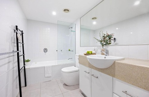 Pialba Apartment | Luxury Waves on the bay