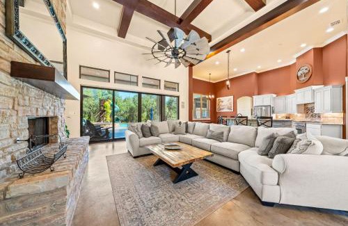 Wimberley House | Luxury Wimberley Escape - 4BR - Pool - Sauna - BBQ