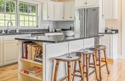 West Hartford House | Luxury Winter Countryside Escape - pool, pond, and more!